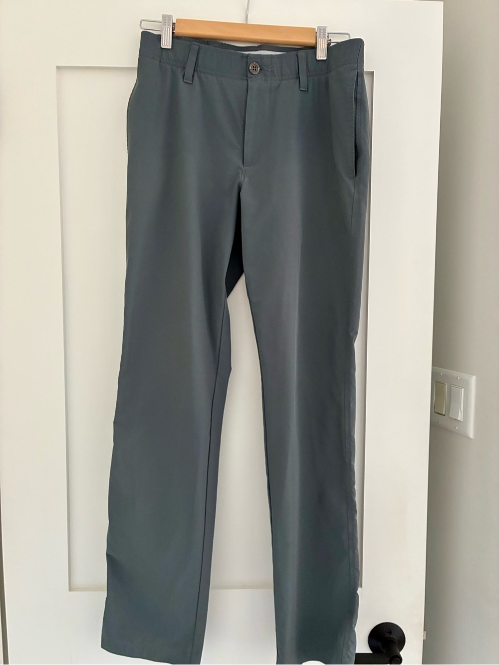 Under Armour Men's Gray Straight-Leg Chinos
